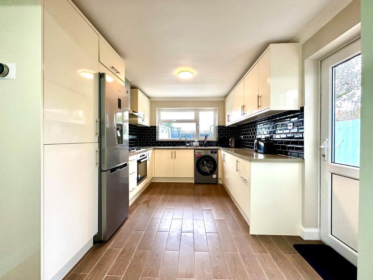 Spacious 3 Double Bedroomed House In Bicester Zewnętrze zdjęcie