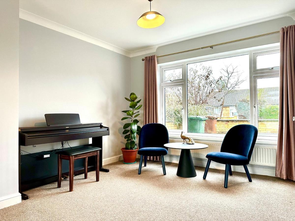 Spacious 3 Double Bedroomed House In Bicester Zewnętrze zdjęcie