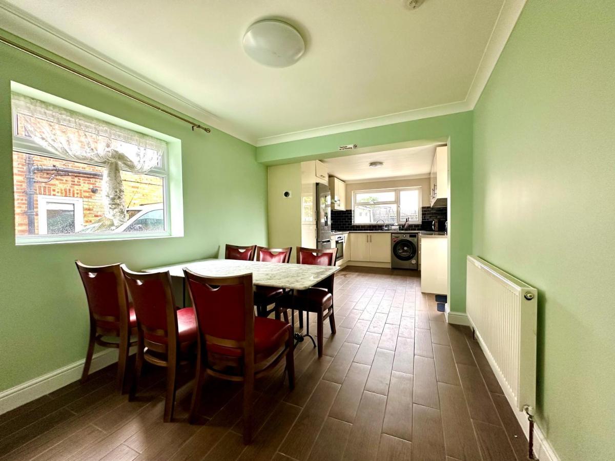 Spacious 3 Double Bedroomed House In Bicester Zewnętrze zdjęcie