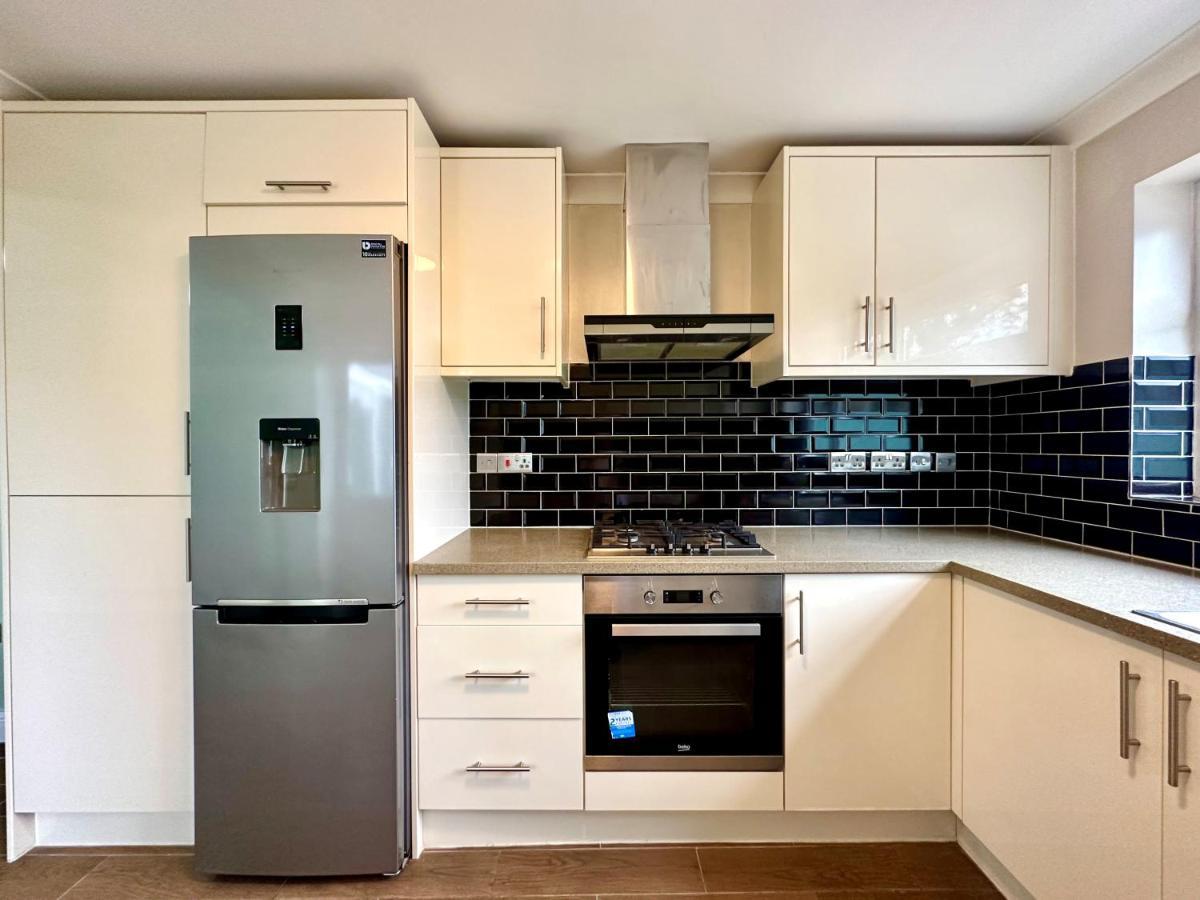 Spacious 3 Double Bedroomed House In Bicester Zewnętrze zdjęcie